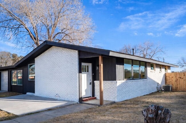 Photo - Modern Chic 3 Bedroom W/ Flex Space!
