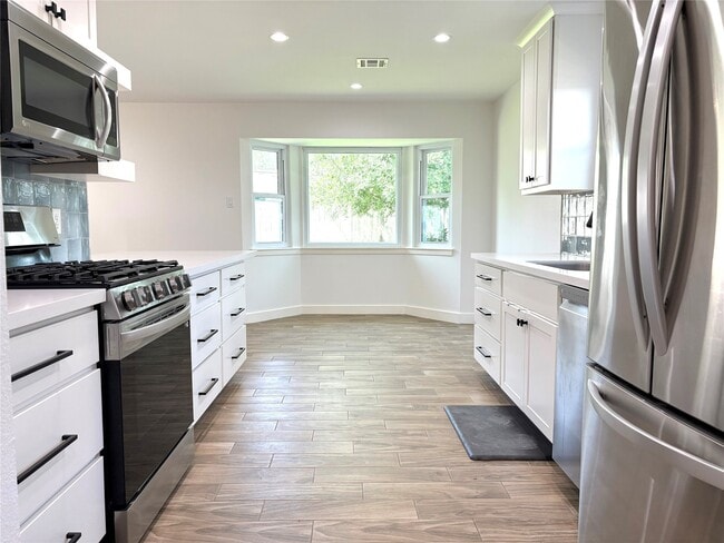 Building Photo - 406 Oak Vista Dr Rental