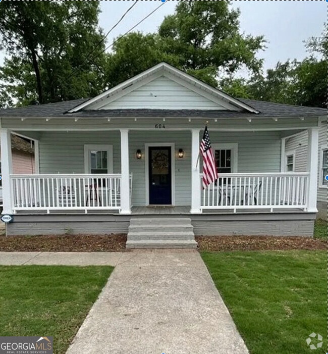 Building Photo - 604 W 10th St NE Rental
