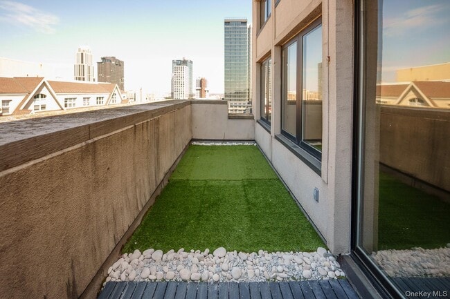 Photo - 25 Leroy Pl Unidad PH1