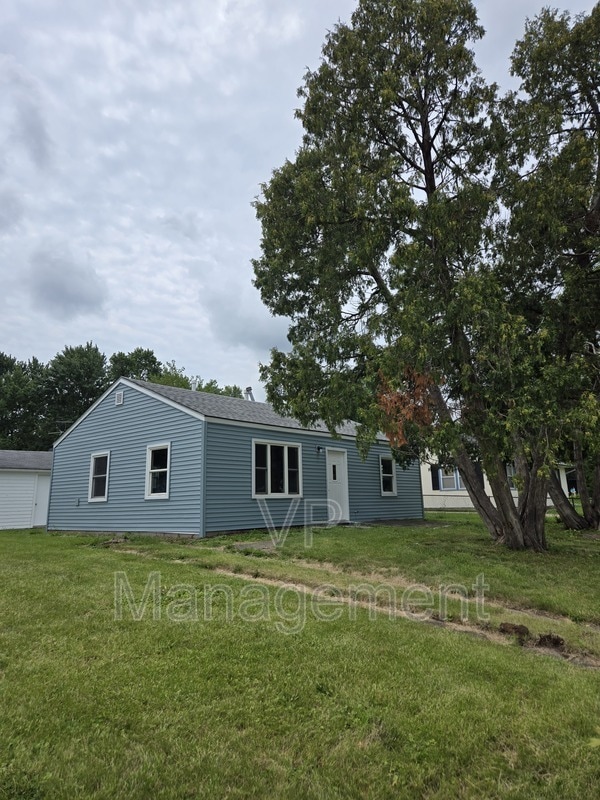 Building Photo - 7425 N Oak St Rental