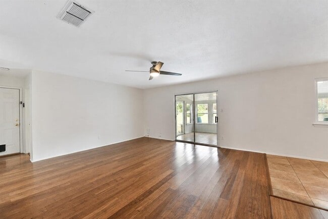8411 Romney Rd