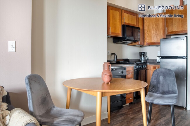 Photo - 1406 Western Ave Unidad FL6-ID602