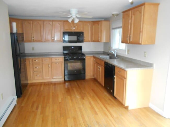 Photo - Derry Townhouse for Rent- 2 Bedrooms + Loft!  Available Nov 15!