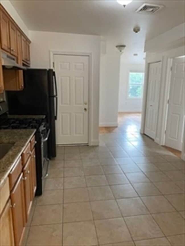 Photo - 84-86 Maverick Street LLC Unit 84-2