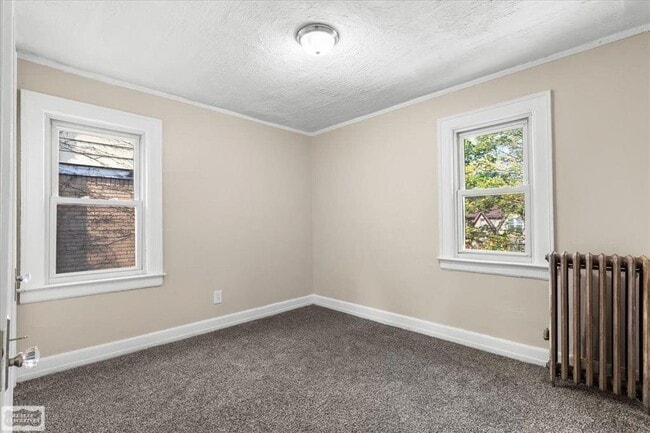 Photo - 3225 Leslie St