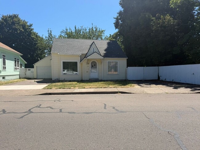 Photo - 330 E Grant St
