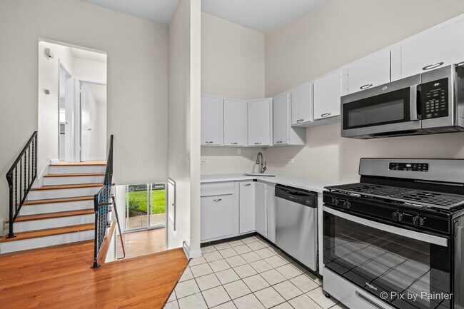 Photo - 327 E Lake St