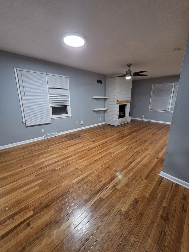 Photo - 2836 Mersington Ave