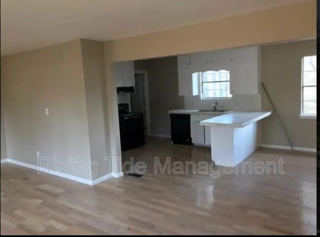 Photo - 245 Tanglewood Cir NE