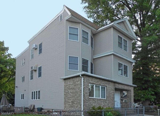 Photo - 265 Park Ave
