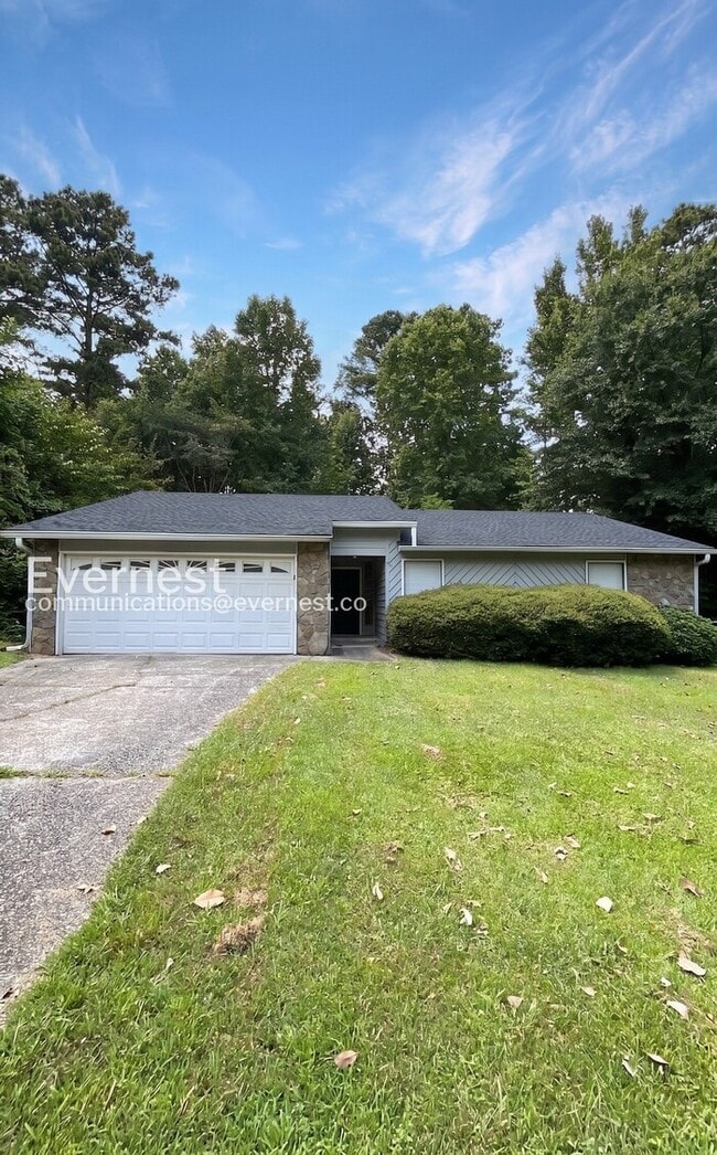 Building Photo - 3 Bed/2 Bath Home with Garage / Pet-Friendly / Coming Soon!