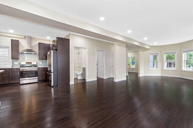 Photo - 77 Winchester St