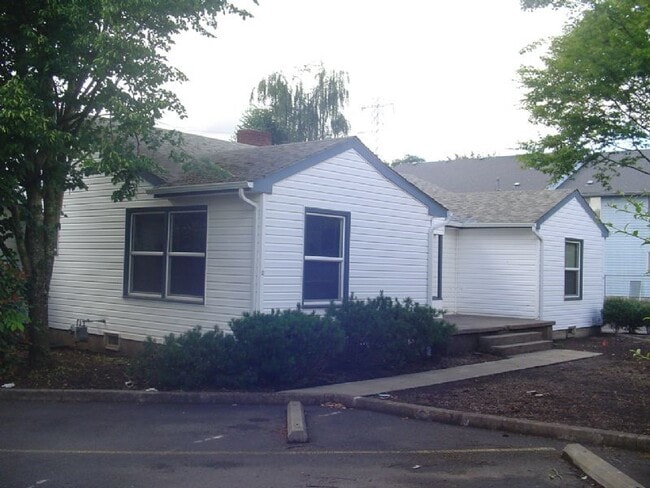 Photo - West Springfield near Autzen large home with basement