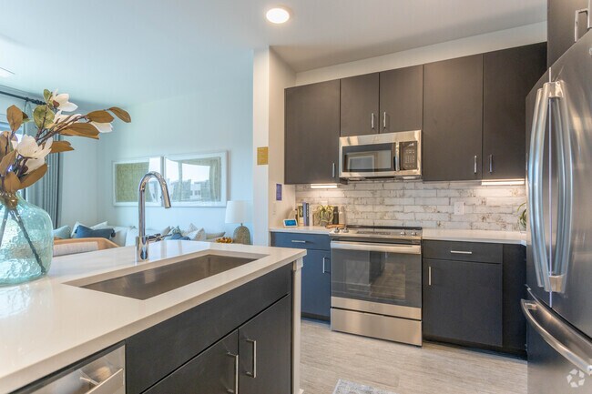 1 BR, 1 BA - 639 SF
