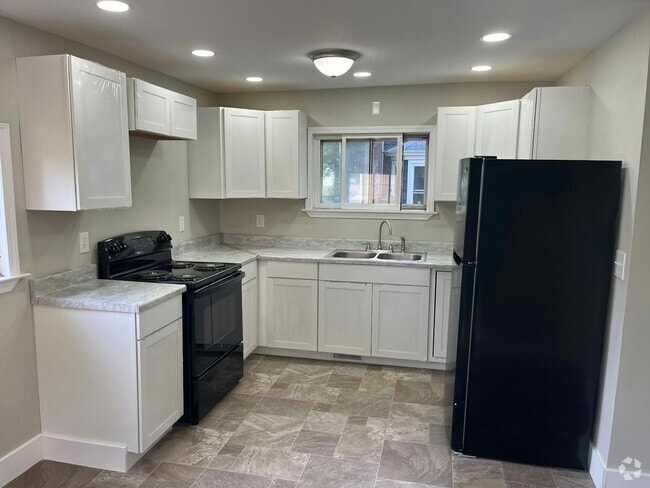 Building Photo - 13 Layton St Rental