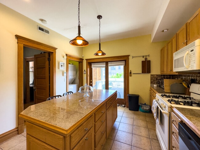 Photo - 2711 N Kimball Ave Unidad M02H