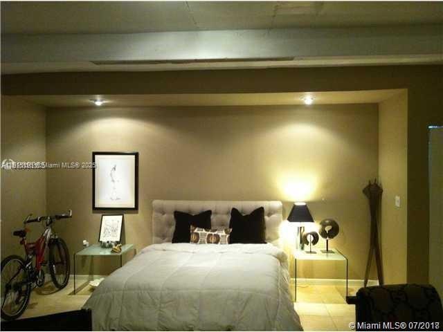 Building Photo - 8950 NE 8th Ave Unit 504