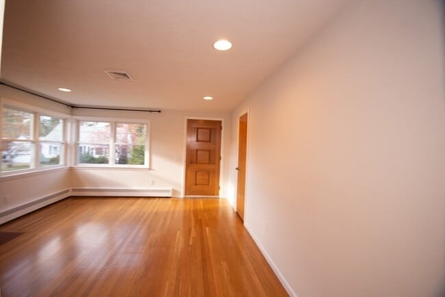 Photo - 29 Rainbow Ave