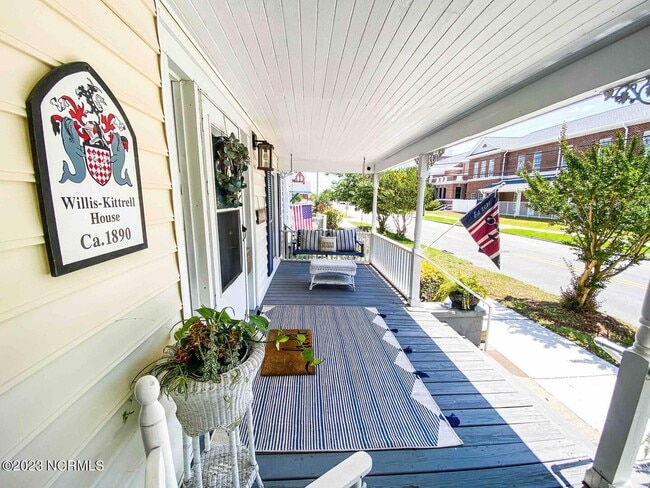 Photo - 908 Bridges St