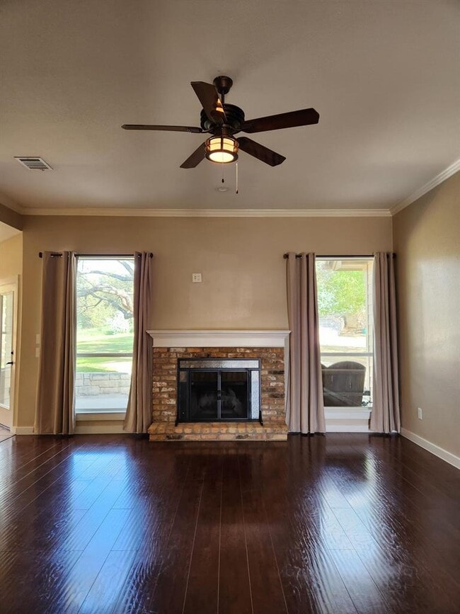 Photo - 207 Meadows Ln House