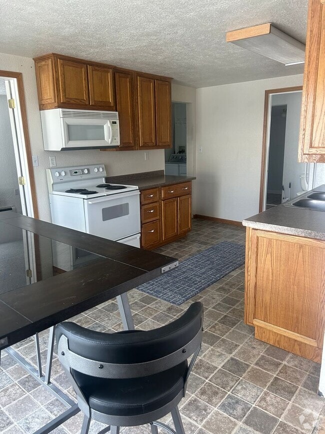 Building Photo - 701 Howard Ave Unit 1 (Upper ) Rental