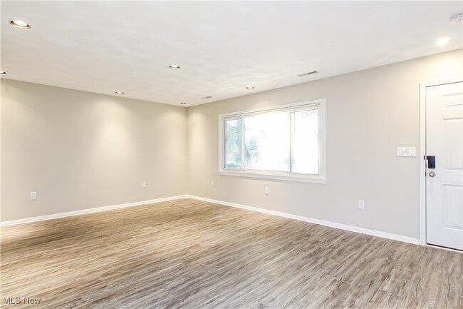 Photo - 7018 SOM Center Road