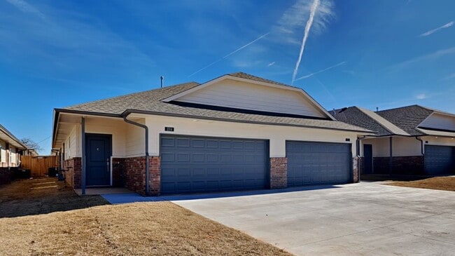 Photo - Luxury 3 Bedroom 2 Bathroom Duplex in Bethany, Ok with lawn care included-**Leasing Special**