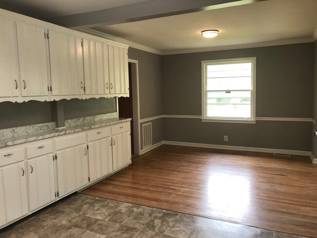 Photo - 3 Bedroom Pet Friendly Home For Rent!