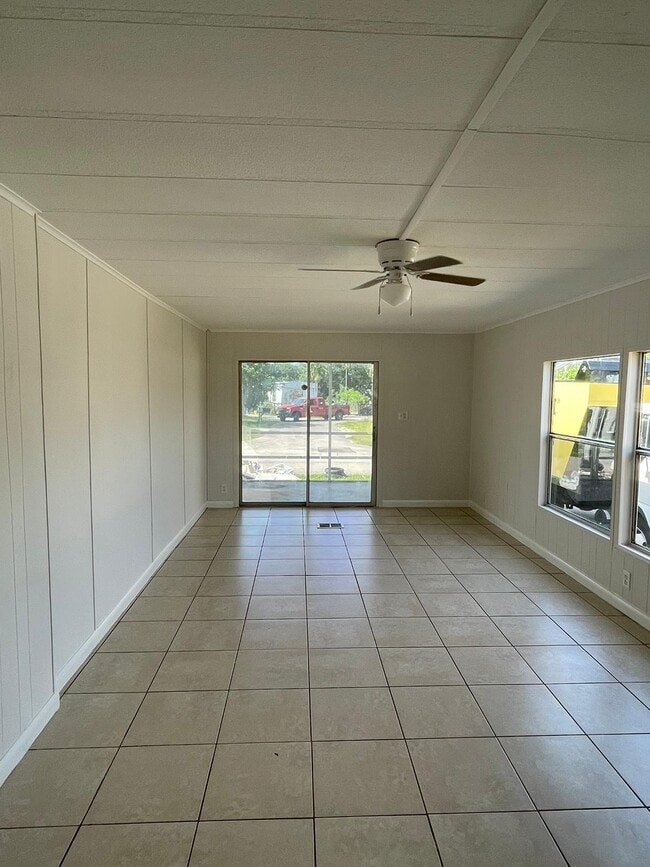 Photo - 11573 Venetian Ave Casa