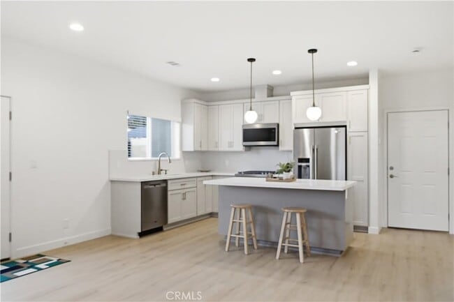 Photo - 215 E 2nd St