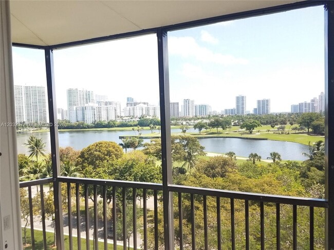 Photo - 3475 N Country Club Dr Unidad 805