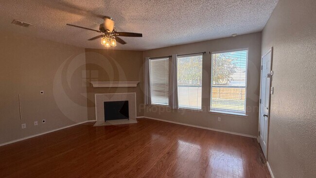 Photo - 1433 Winterwood Dr