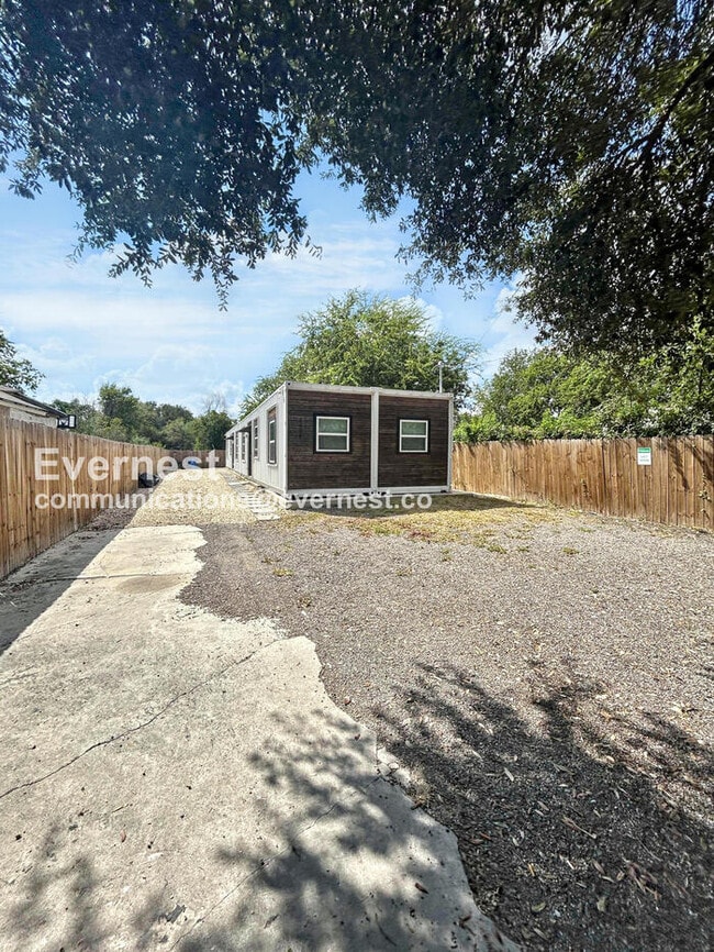 Photo - 1404 Rivas St