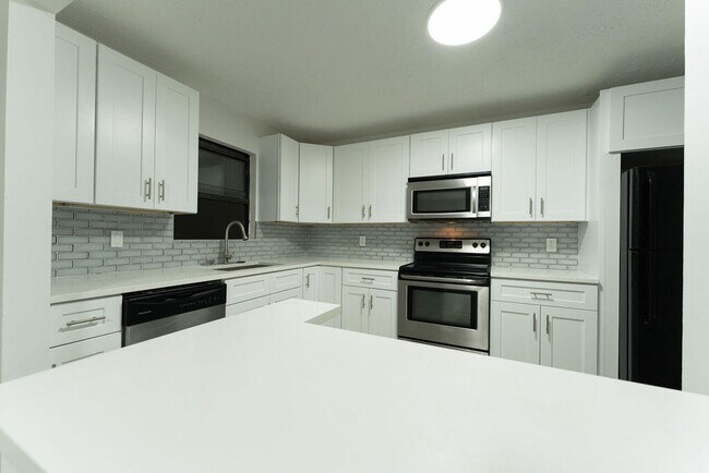 Building Photo - 1181 SW Sarto Ln Rental