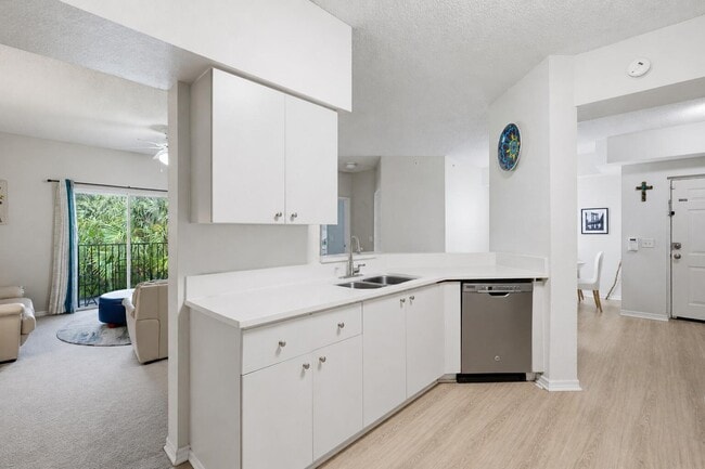 Photo - 350 Crestwood Cir Unit 306