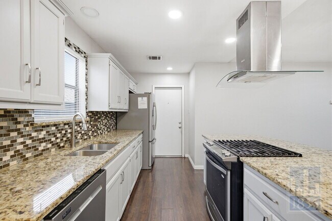 Photo - 401 Oakridge Pass