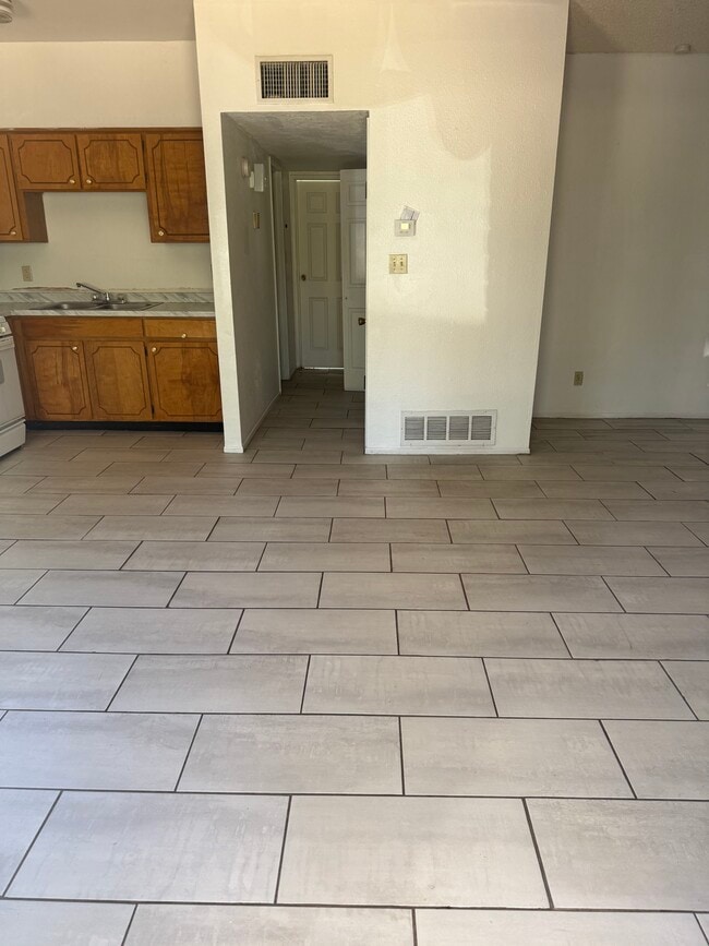 Photo - 450 Via Lechuza Unidad C