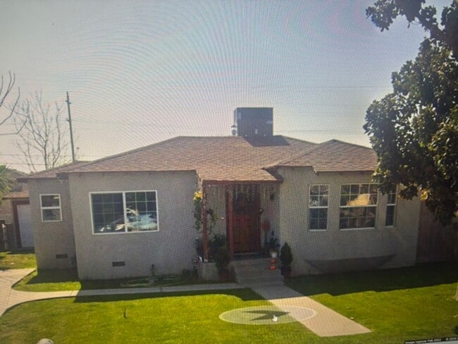 Building Photo - Clean 2 Bedroom / 1 Bathroom Home Available for Lease