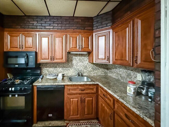 Photo - 196 MANHATTAN Ave Unidad 2nd Floor