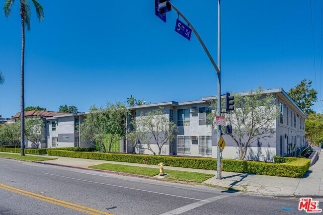 Building Photo - 505 S Wilton Pl Unit 206 Rental
