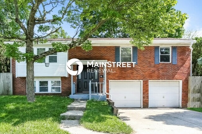 Building Photo - 4 Bedroom Pet-Friendly Home in Columbus, OH with Main Street Renewal