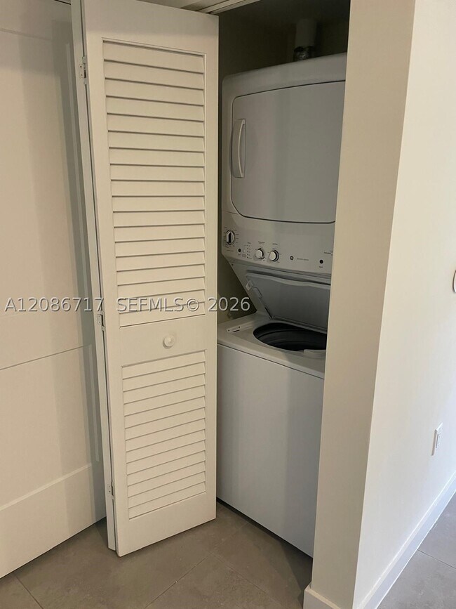 16395 Biscayne Blvd Unit 216