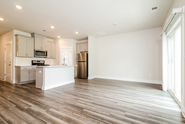 Photo - 306 Ellis Mill St