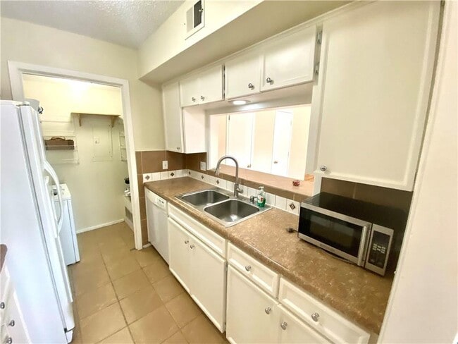 Photo - 6718 Silvermine Dr Unit 704