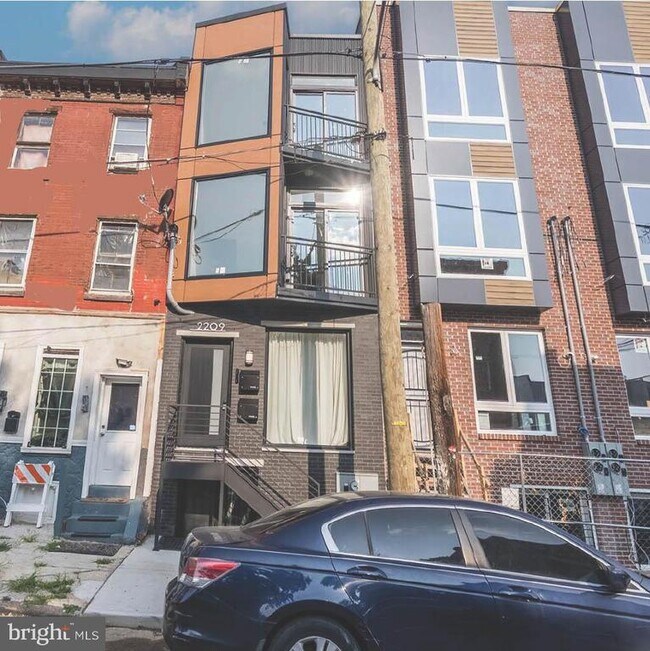 Building Photo - 2209 N Franklin St Rental