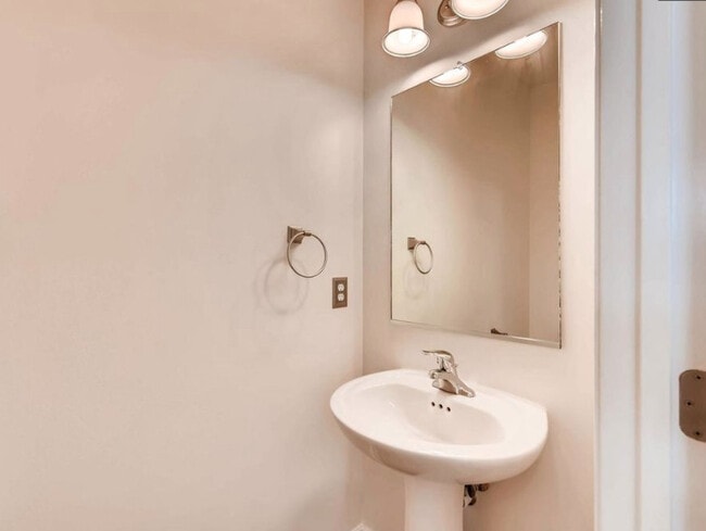 Photo - 2027 Pinecrest Dr