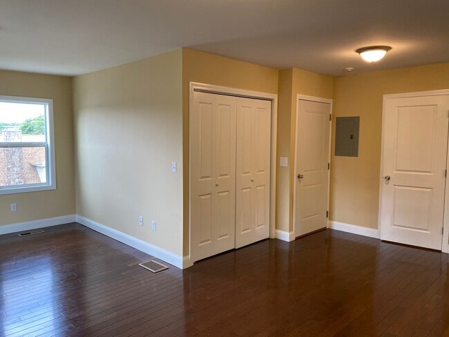 Building Photo - 149 Lincoln St Unit Apt 3
