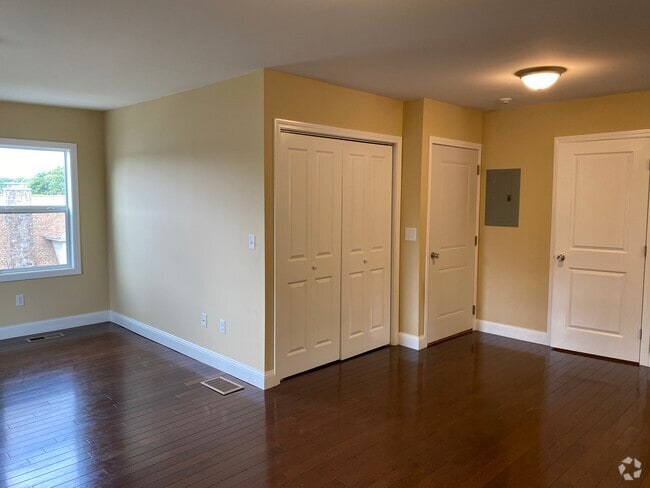 Building Photo - 149 Lincoln St Unit Apt 3