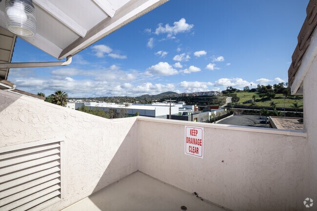 1BR, 1BA - 800SF - Balcony
